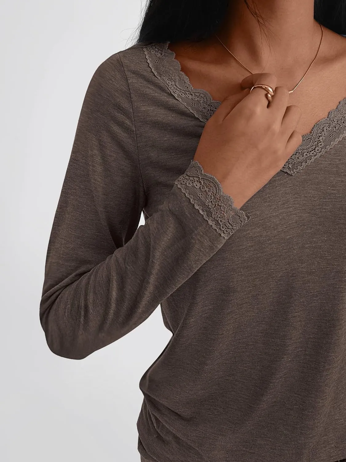 AUTOMET Long Sleeve T Shirts for Women Lace V Neck Casual Cute Tops Loose Fit Fall Winter Basic Clothing