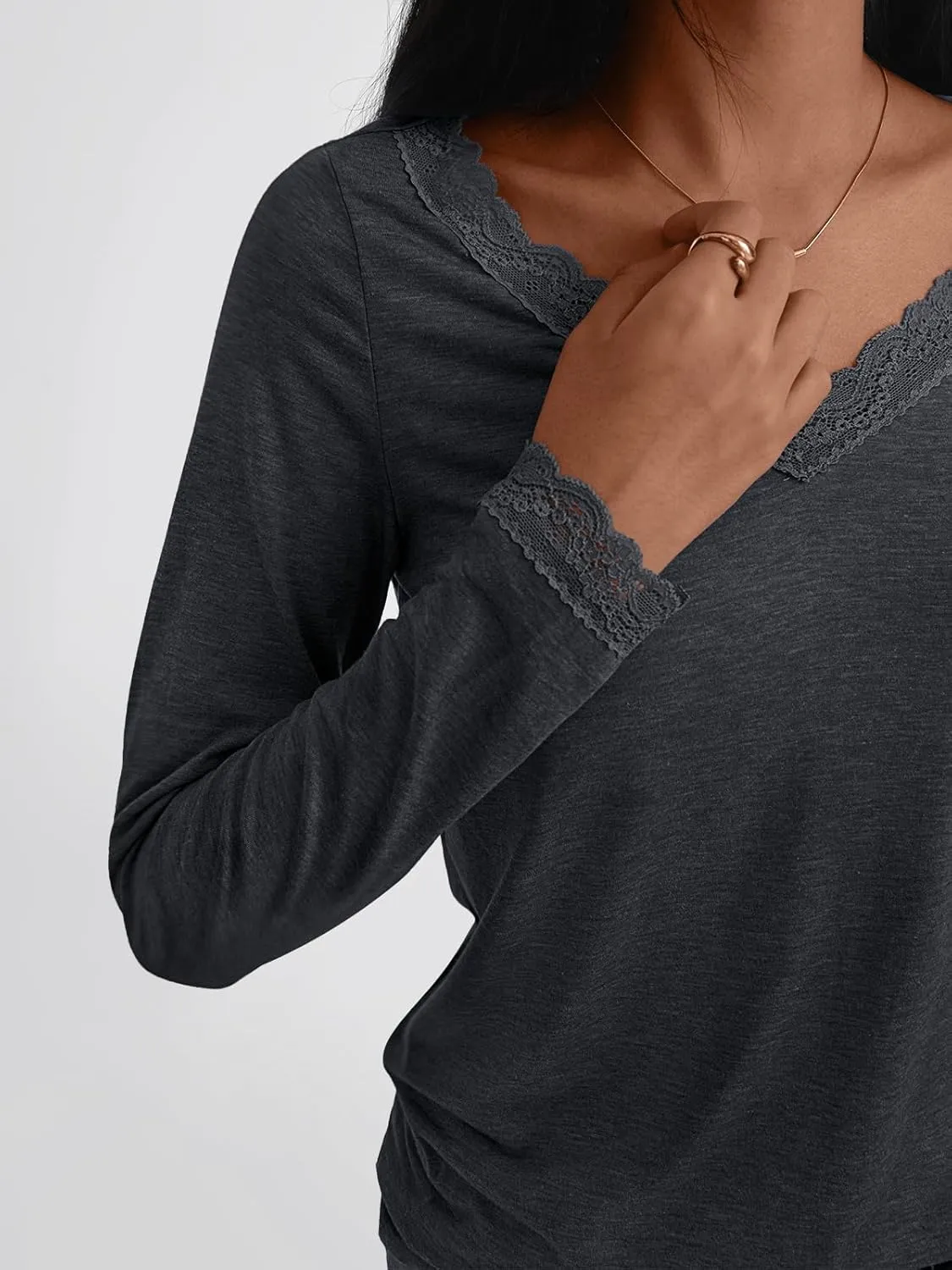 AUTOMET Long Sleeve T Shirts for Women Lace V Neck Casual Cute Tops Loose Fit Fall Winter Basic Clothing
