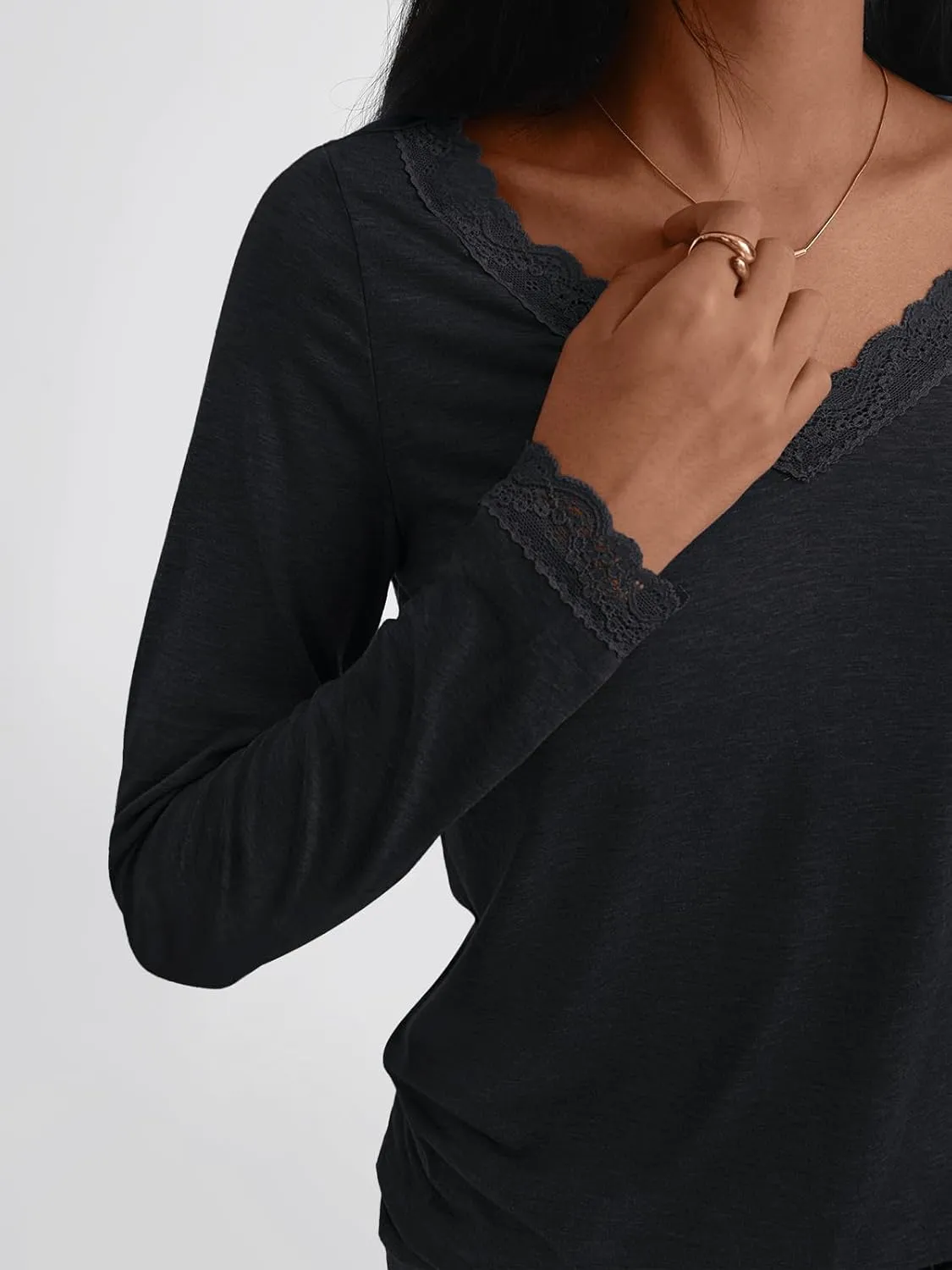 AUTOMET Long Sleeve T Shirts for Women Lace V Neck Casual Cute Tops Loose Fit Fall Winter Basic Clothing