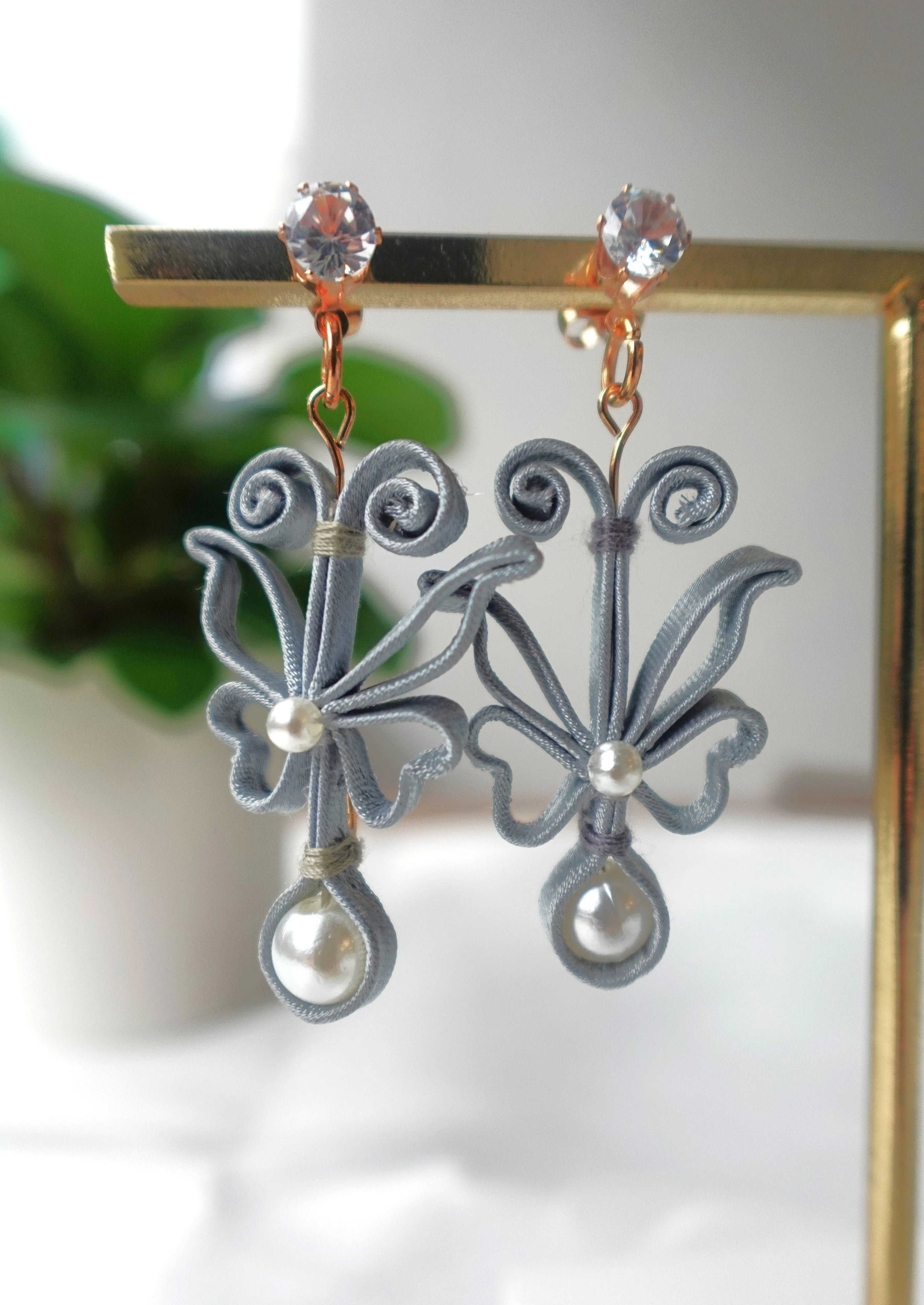 Butterfly Pankou Earrings (Grey)