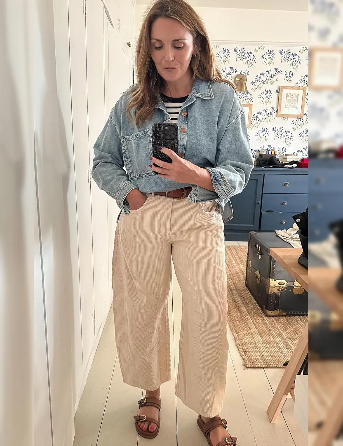 Flygo Womens Corduroy Pants Mid Rise Corduroy Barrel Pants Wide Leg Elastic Waist Cord Pants Casual Baggy Trousers