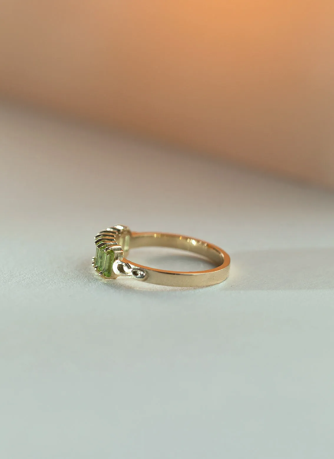 Gigi peridot 14k gold ring