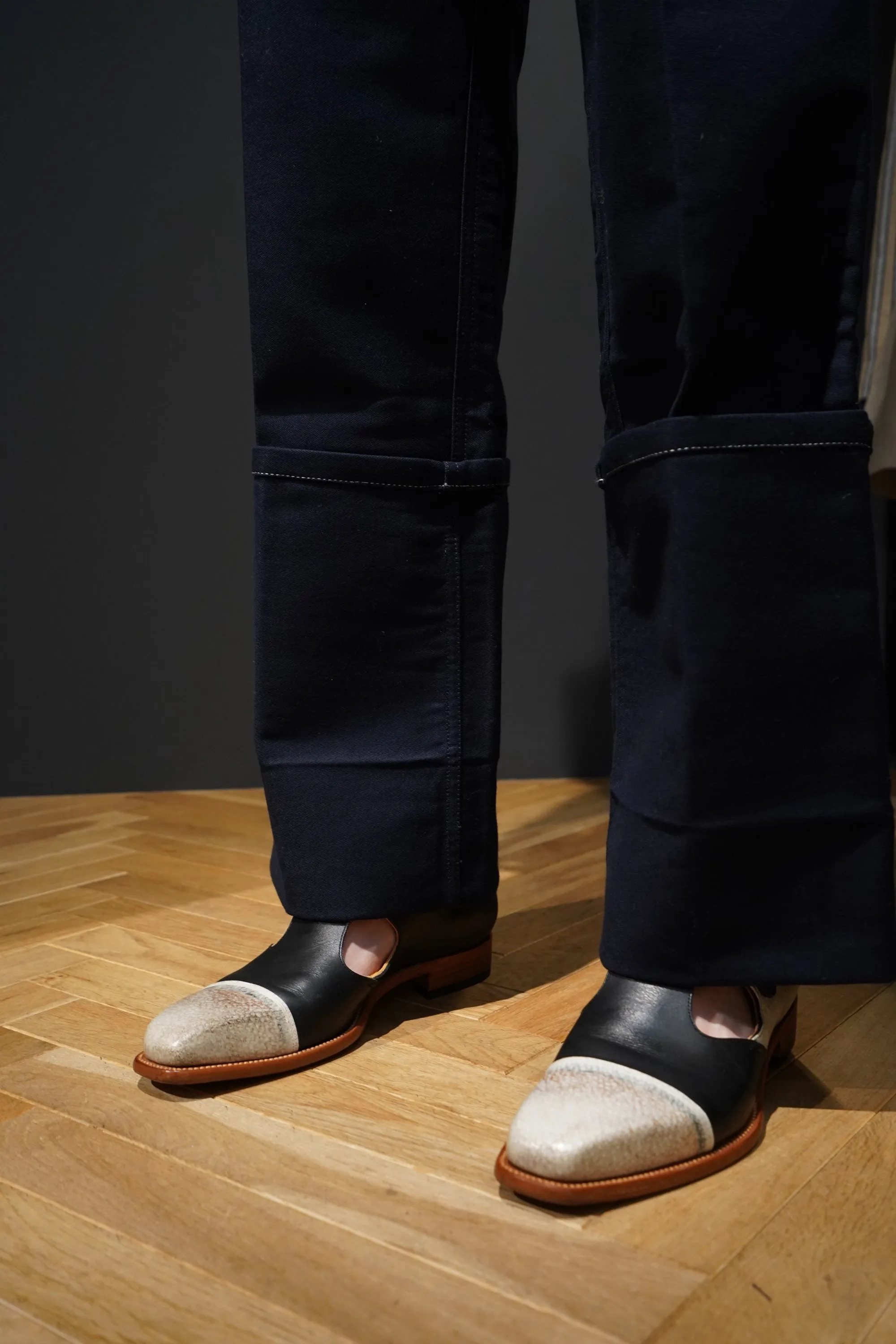 UNIFORME DEEP CUFFS WIDE CHINO TROUSERS (NAVY)