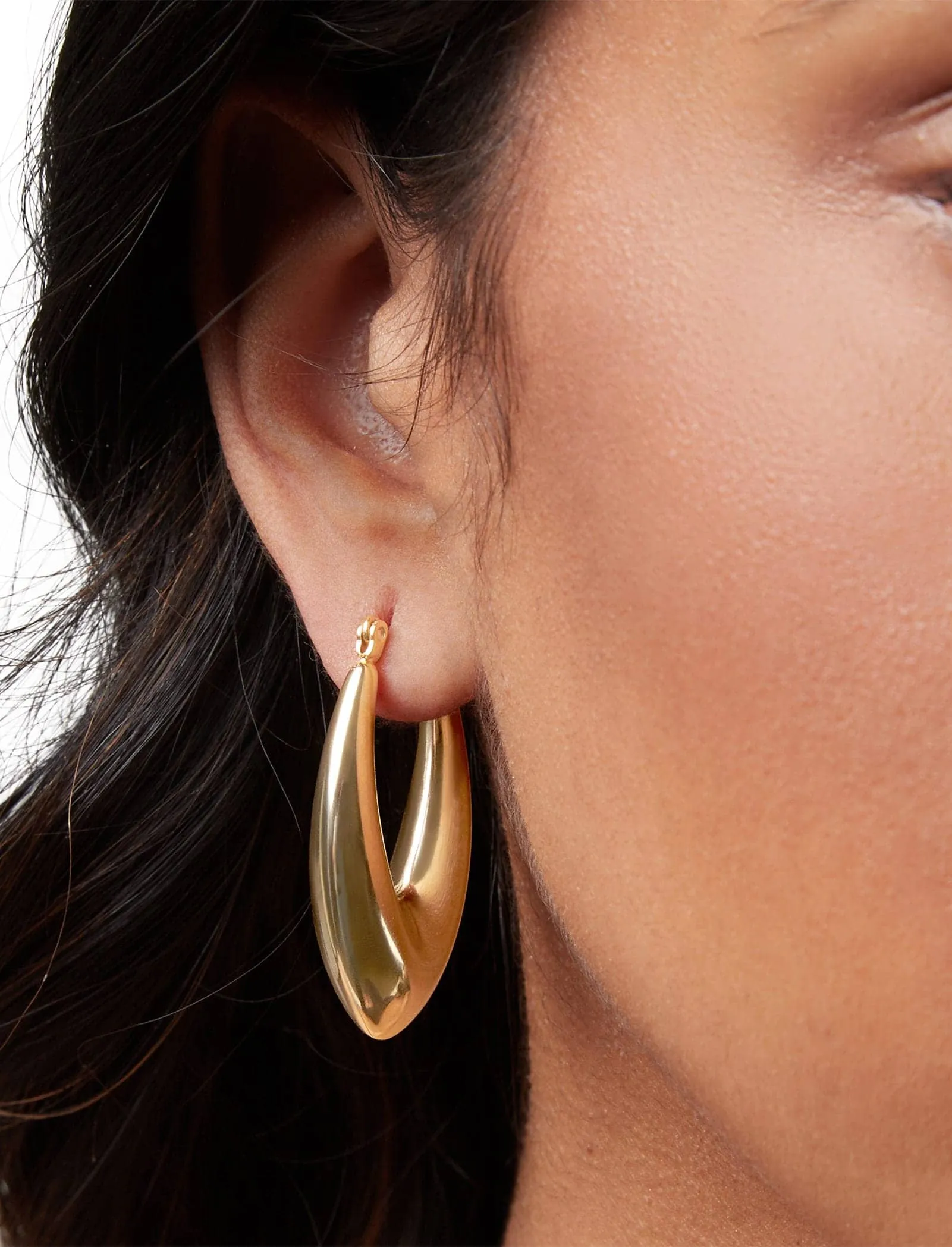 Zoe Hoops